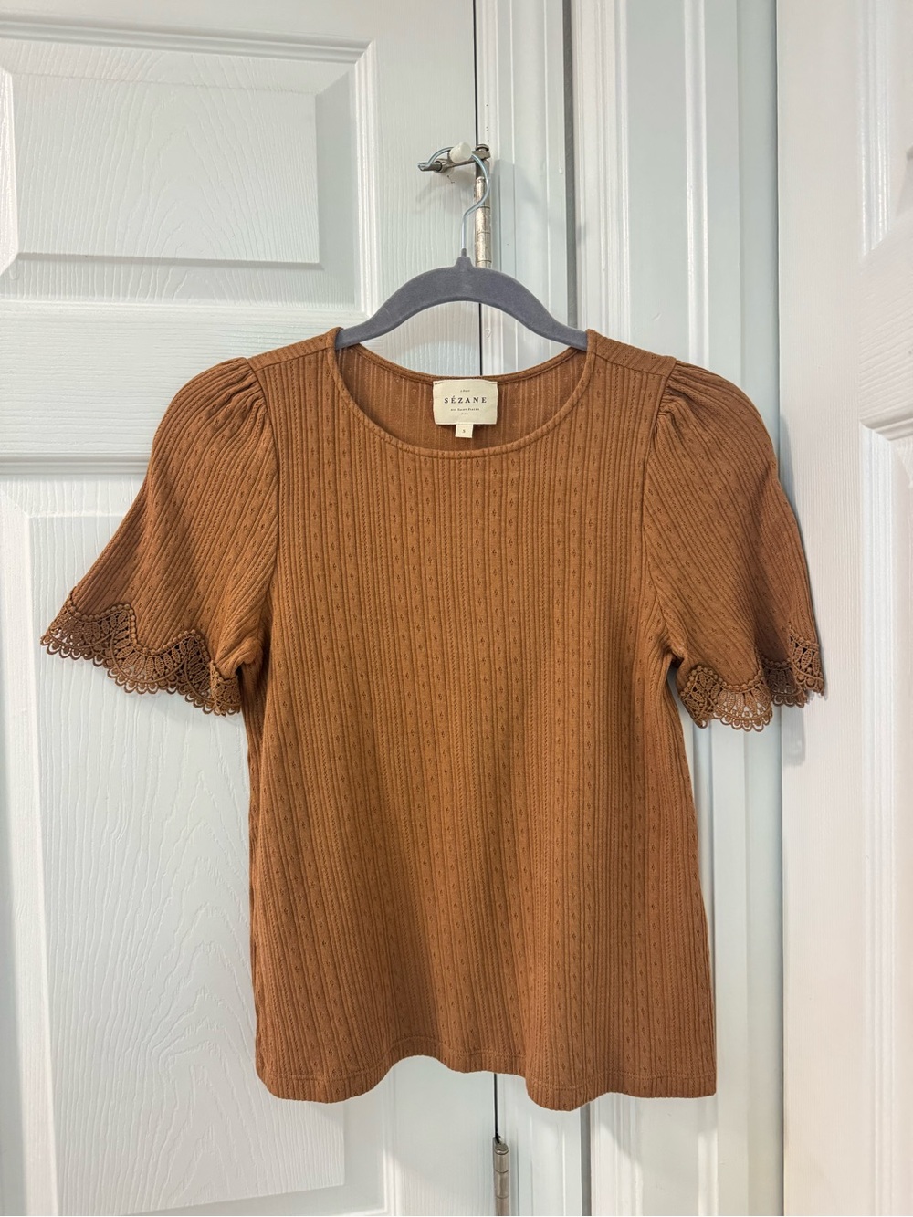 Sezane CLÉA T-SHIRT pointelle lace trim shortsleeve coquette Sz S coffee brown - Picture 4 of 6